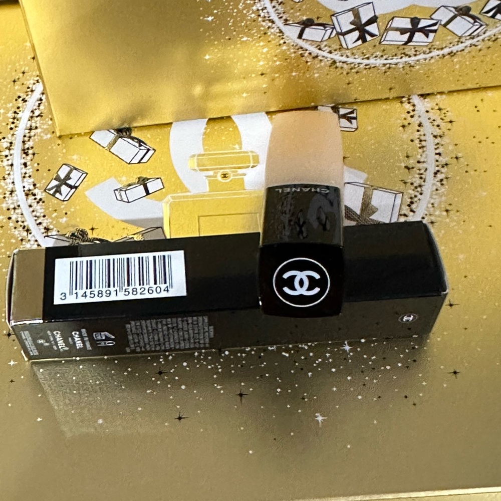Chanel L'huile Camelia Hydrating & Fortifying Oil 11ml (authentic) - Picture 12 of 15